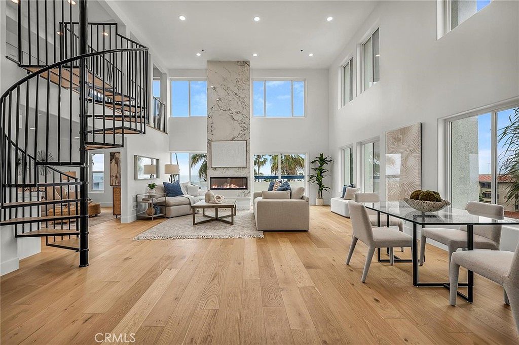 Primary suite with ocean vista